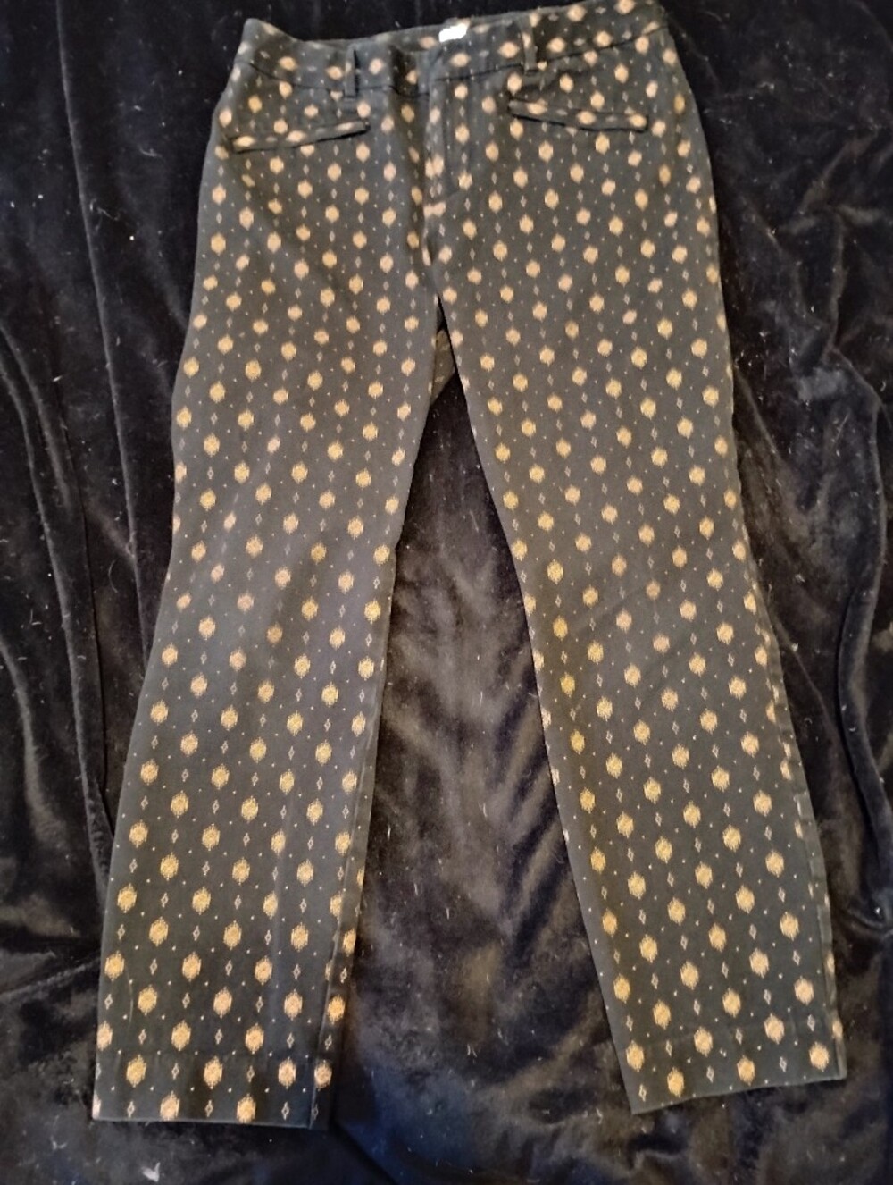 GAP Black Capri Pants with Gold Diamond Print
